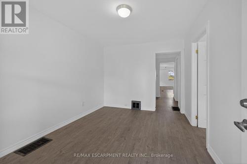 584 Waterloo Street, Hamilton, ON - Indoor Photo Showing Other Room