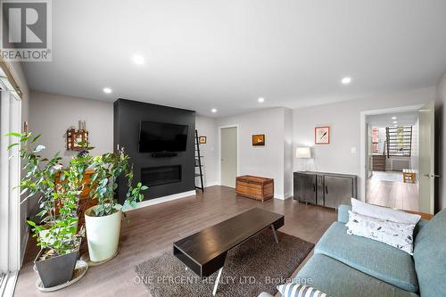 91 Hamilton Avenue N, Ottawa, ON - Indoor Photo Showing Living Room