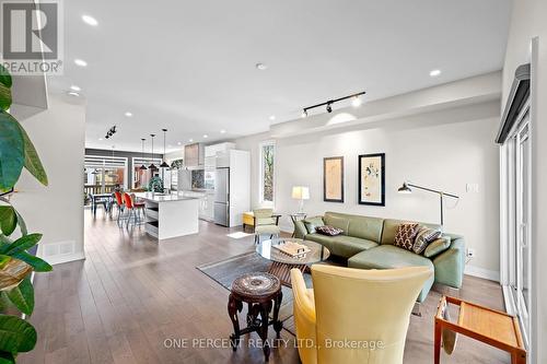 91 Hamilton Avenue N, Ottawa, ON - Indoor Photo Showing Living Room