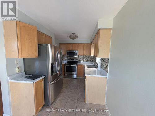 40 Sweetwood Circle, Brampton, ON - Indoor Photo Showing Kitchen