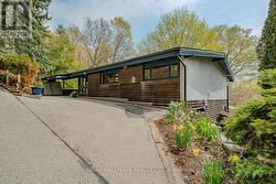 2 LEDGE ROAD Toronto, ON M1M 1H1