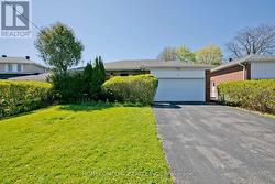 19 OLDBOROUGH CIRCLE Toronto, ON M2J 3A1