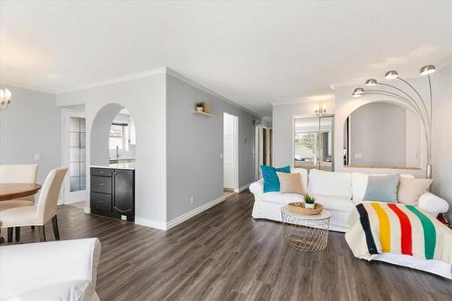 19 Hunter Crescent, Pinawa, MB - Indoor Photo Showing Living Room