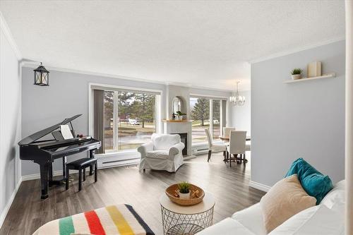19 Hunter Crescent, Pinawa, MB - Indoor Photo Showing Living Room