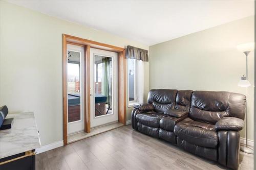 Main floor den - 19 Hunter Crescent, Pinawa, MB - Indoor Photo Showing Living Room