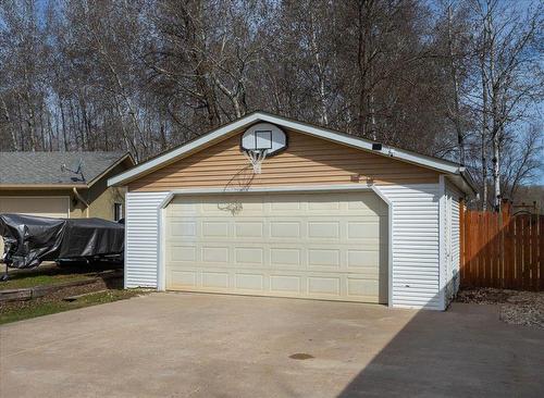 Double garage - 19 Hunter Crescent, Pinawa, MB - Outdoor With Exterior