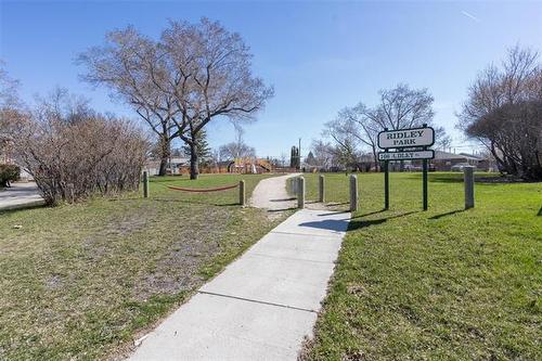 156 Ridley Pl, Winnipeg, MB 