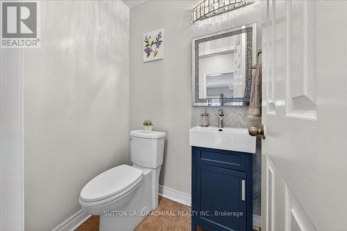 6 White Crescent, Barrie, ON - Indoor Photo Showing Bathroom