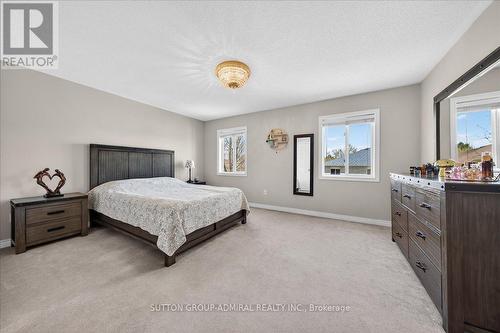 6 White Crescent, Barrie, ON - Indoor Photo Showing Bedroom
