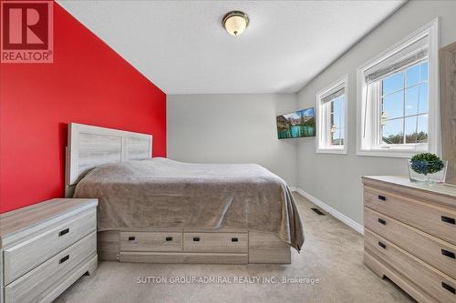 6 White Crescent, Barrie, ON - Indoor Photo Showing Bedroom