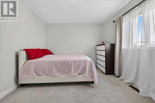 6 White Crescent, Barrie, ON - Indoor Photo Showing Bedroom