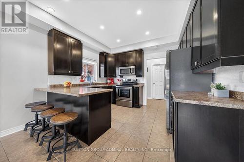 6 White Crescent, Barrie, ON - Indoor Photo Showing Kitchen With Upgraded Kitchen