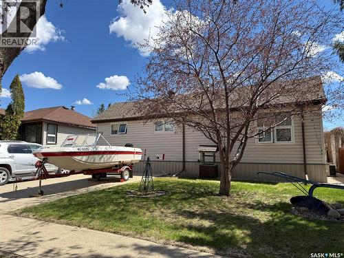72 11Th Street, Weyburn, SK - Outdoor