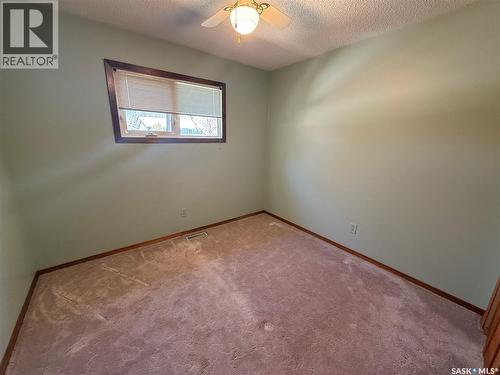 72 11Th Street, Weyburn, SK - Indoor Photo Showing Other Room