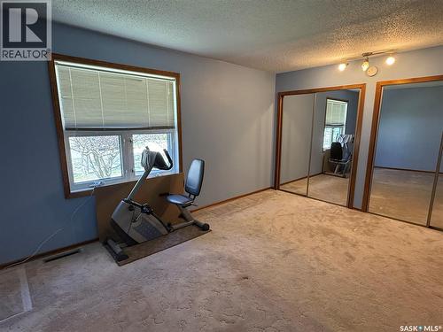72 11Th Street, Weyburn, SK - Indoor