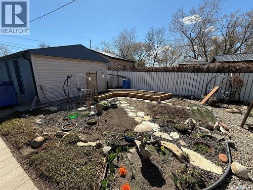 72 11Th Street, Weyburn, SK - Outdoor