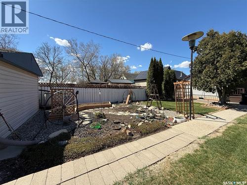 72 11Th Street, Weyburn, SK - Outdoor