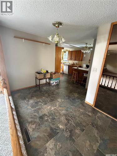 72 11Th Street, Weyburn, SK - Indoor Photo Showing Other Room