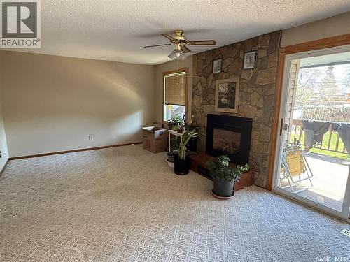 72 11Th Street, Weyburn, SK - Indoor With Fireplace