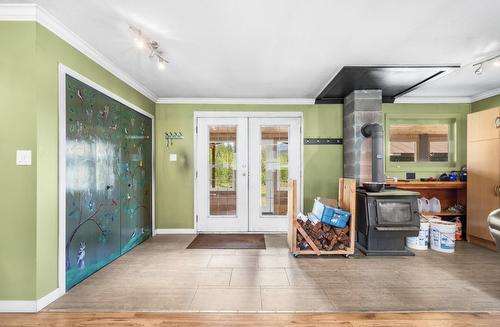 600 Robinson Road, Edgewood, BC - Indoor Photo Showing Other Room
