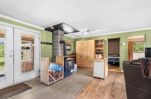 600 Robinson Road, Edgewood, BC - Indoor