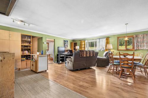 600 Robinson Road, Edgewood, BC - Indoor