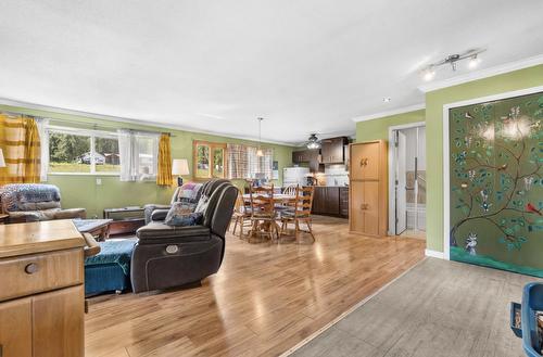 600 Robinson Road, Edgewood, BC - Indoor Photo Showing Other Room
