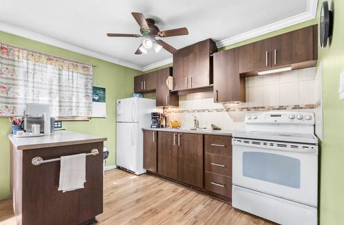 600 Robinson Road, Edgewood, BC - Indoor Photo Showing Kitchen