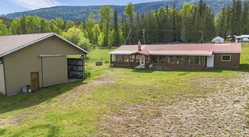 600 Robinson Road, Edgewood, BC - Outdoor