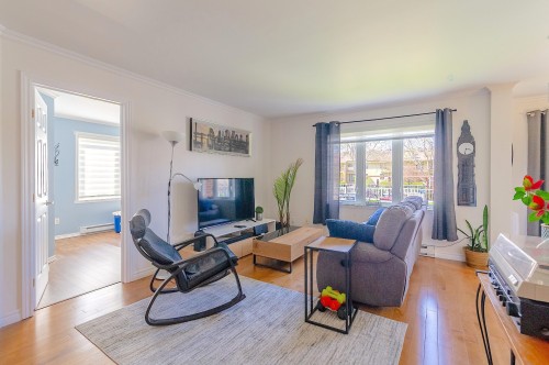 Living Room - 102-775 Rue Rodier, Saint-Jean-Sur-Richelieu, QC - Indoor Photo Showing Living Room