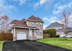 20 Rue Marie-Marthe-Daoust  Notre-Dame-De-L'Île-Perrot, QC J7V 9Y9