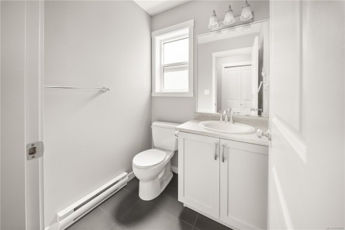1730 Parhar Rd, Nanaimo, BC - Indoor Photo Showing Bathroom