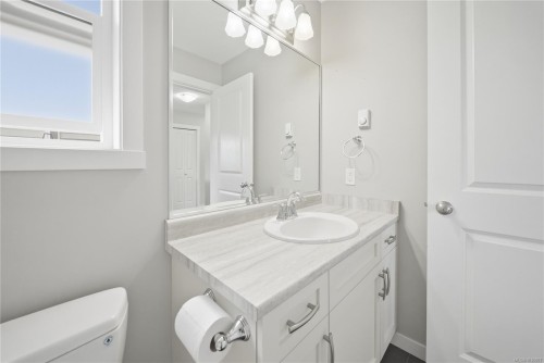 1730 Parhar Rd, Nanaimo, BC - Indoor Photo Showing Bathroom