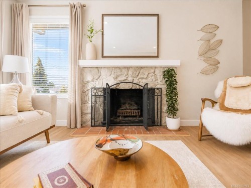3298 Cook St, Chemainus, BC 