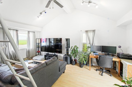 Salon - 4 Rue Wales, Saint-André-D'Argenteuil, QC - Indoor Photo Showing Office