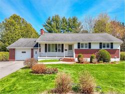 404 Glengarry PL  Fredericton, NB E3B 5Z9