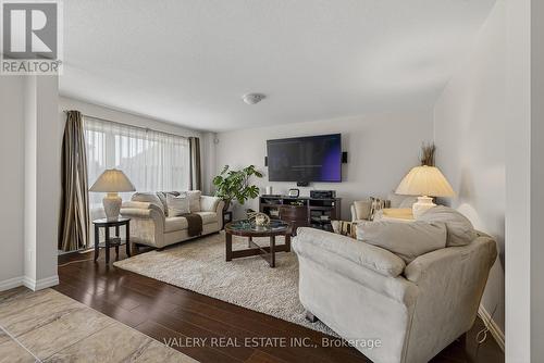3 Hardcastle Place, Cambridge, ON - Indoor Photo Showing Living Room