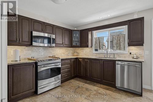 3 Hardcastle Place, Cambridge, ON - Indoor Photo Showing Kitchen
