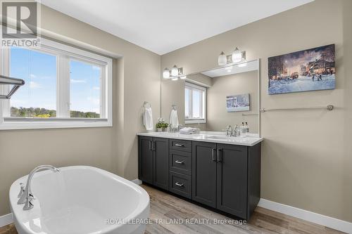 1199 Blackwell Boulevard, London North (North C), ON - Indoor Photo Showing Bathroom