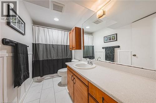 2231 Sandringham Drive, Burlington, ON - Indoor Photo Showing Bathroom