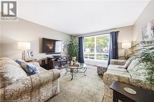 2231 Sandringham Drive, Burlington, ON - Indoor Photo Showing Living Room