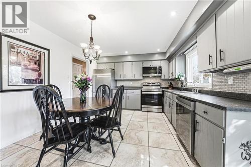 2231 Sandringham Drive, Burlington, ON - Indoor
