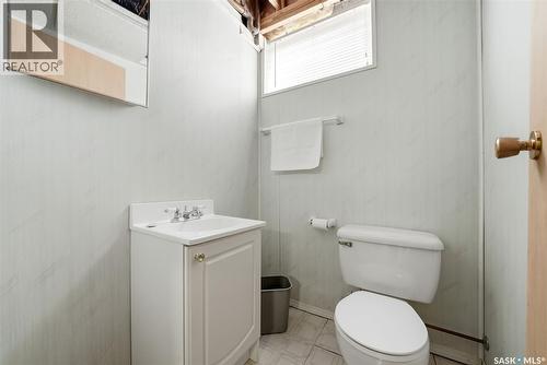 229 20Th Avenue E, Regina, SK - Indoor Photo Showing Bathroom