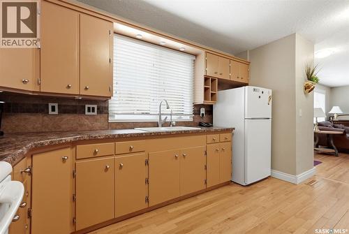 229 20Th Avenue E, Regina, SK - Indoor Photo Showing Kitchen