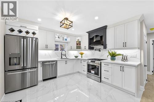 262 Broadway Avenue, Hamilton, ON - Indoor Photo Showing Kitchen With Upgraded Kitchen
