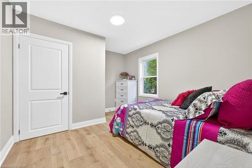 262 Broadway Avenue, Hamilton, ON - Indoor Photo Showing Bedroom