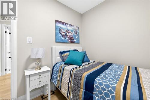 262 Broadway Avenue, Hamilton, ON - Indoor Photo Showing Bedroom