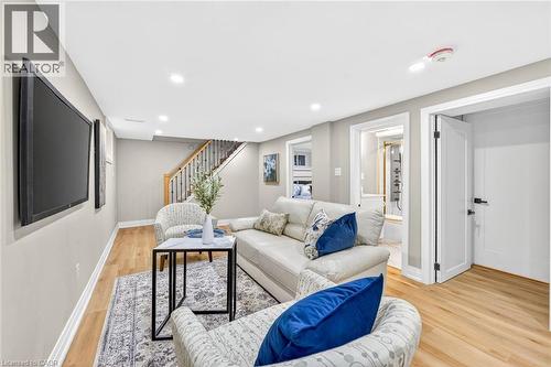 262 Broadway Avenue, Hamilton, ON - Indoor Photo Showing Living Room