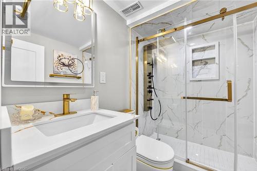 262 Broadway Avenue, Hamilton, ON - Indoor Photo Showing Bathroom