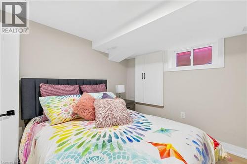 262 Broadway Avenue, Hamilton, ON - Indoor Photo Showing Bedroom
